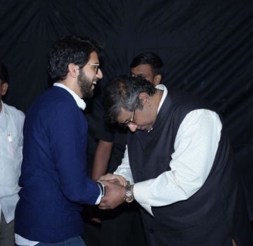 Aaditya Thackeray inaugurates Hridaynath Mangeshkar and family’s restaurant (11)