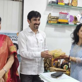 WEE – Women Entrepreneurs Enclave team received awards from Dr. Bharti Lavhekar, MLA Versova Vidhan Sabha (14)