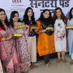 WEE – Women Entrepreneurs Enclave team received awards from Dr. Bharti Lavhekar, MLA Versova Vidhan Sabha (2)