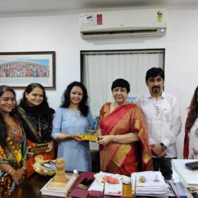 WEE – Women Entrepreneurs Enclave team received awards from Dr. Bharti Lavhekar, MLA Versova Vidhan Sabha (5)