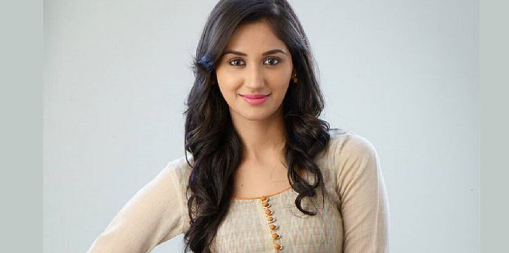 Nikita Dutta gets her nail extension