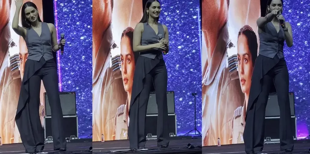 Manushi Chillar at Mumbai college fest